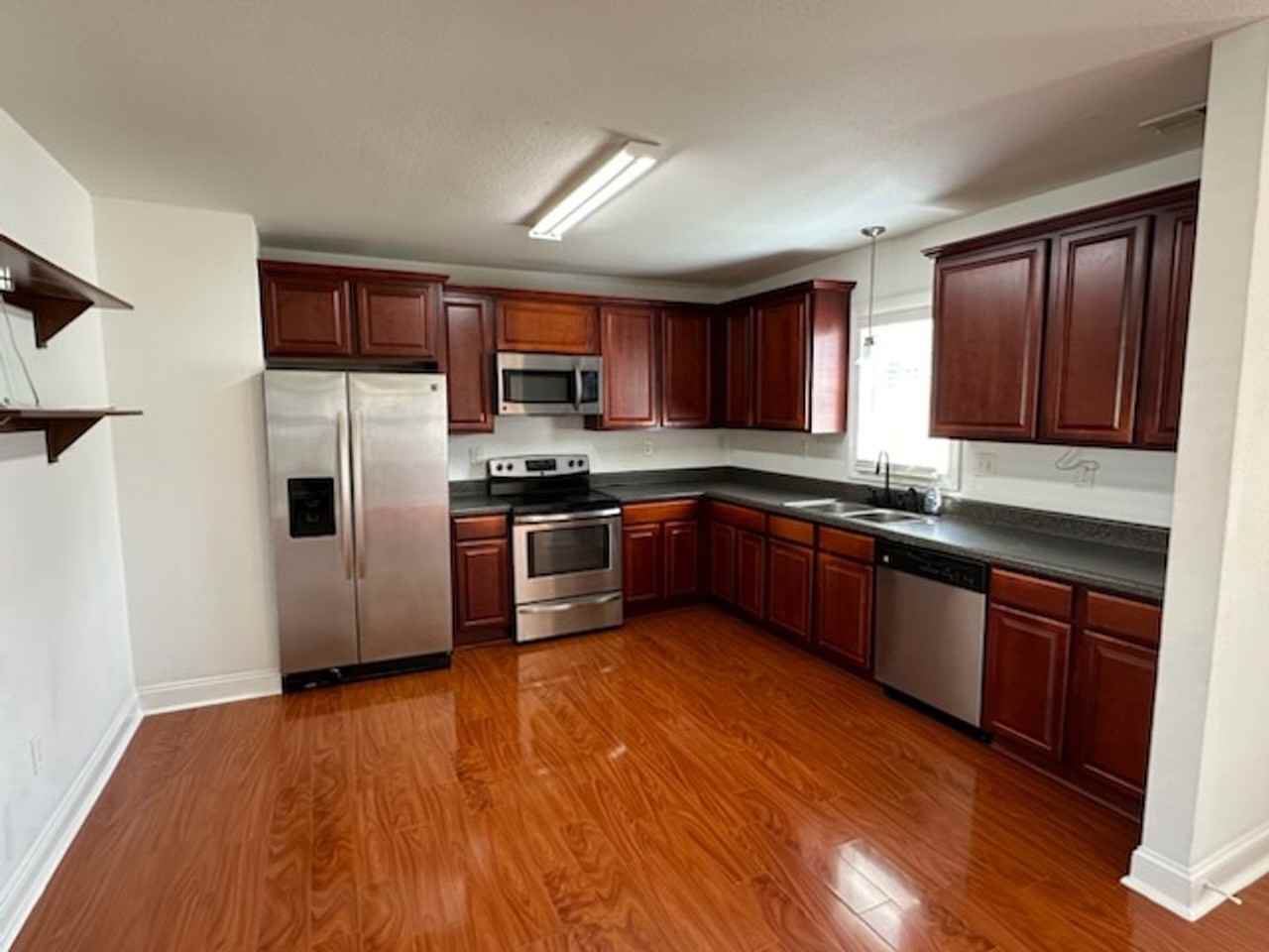 744 Guy Ave - Photo 2 of 10