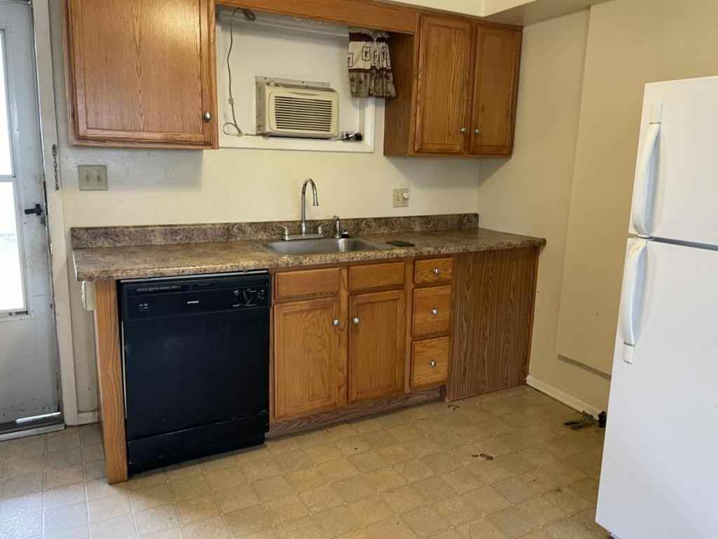 1017 Lilac St - Photo 3 of 12