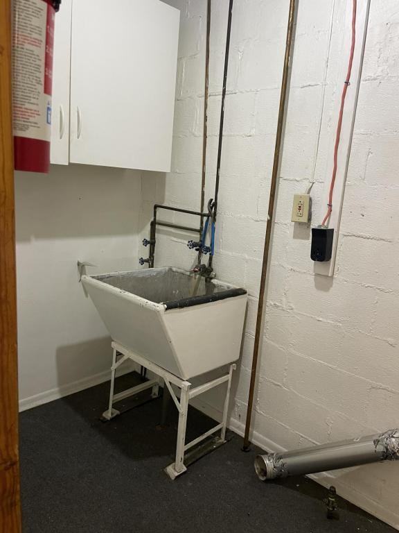 1017 Lilac St - Photo 4 of 12