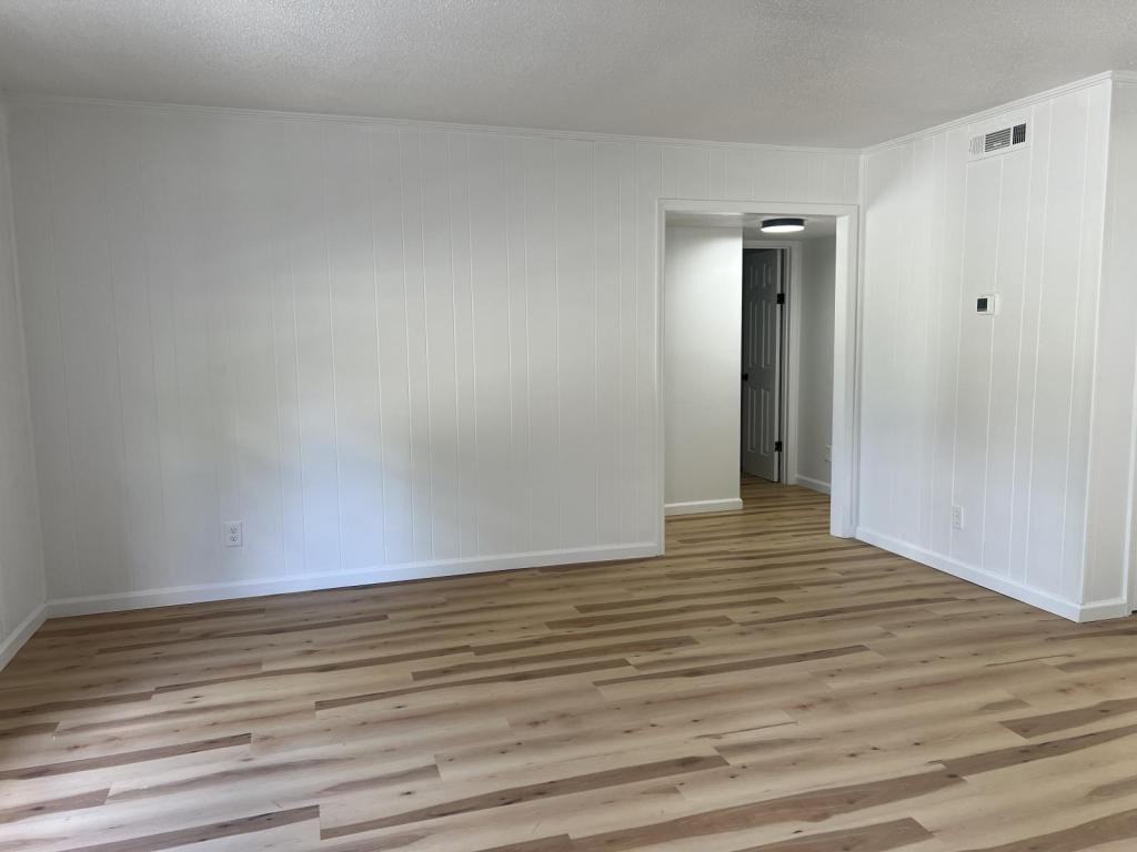 713 N Coffee Rd - Photo 7 of 15