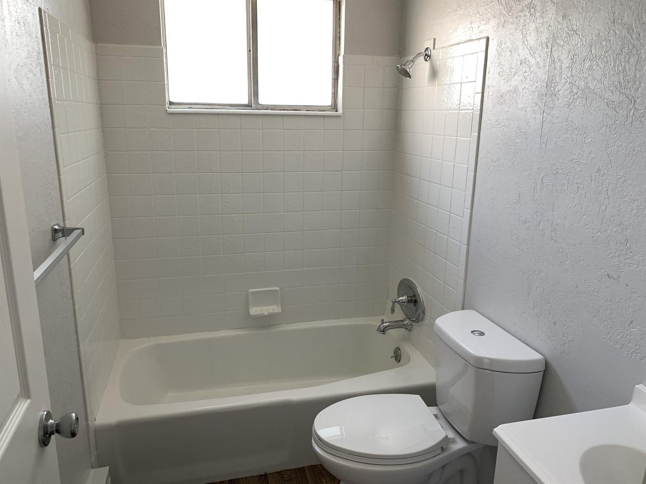 3523 Westlake Dr - Photo 2 of 8