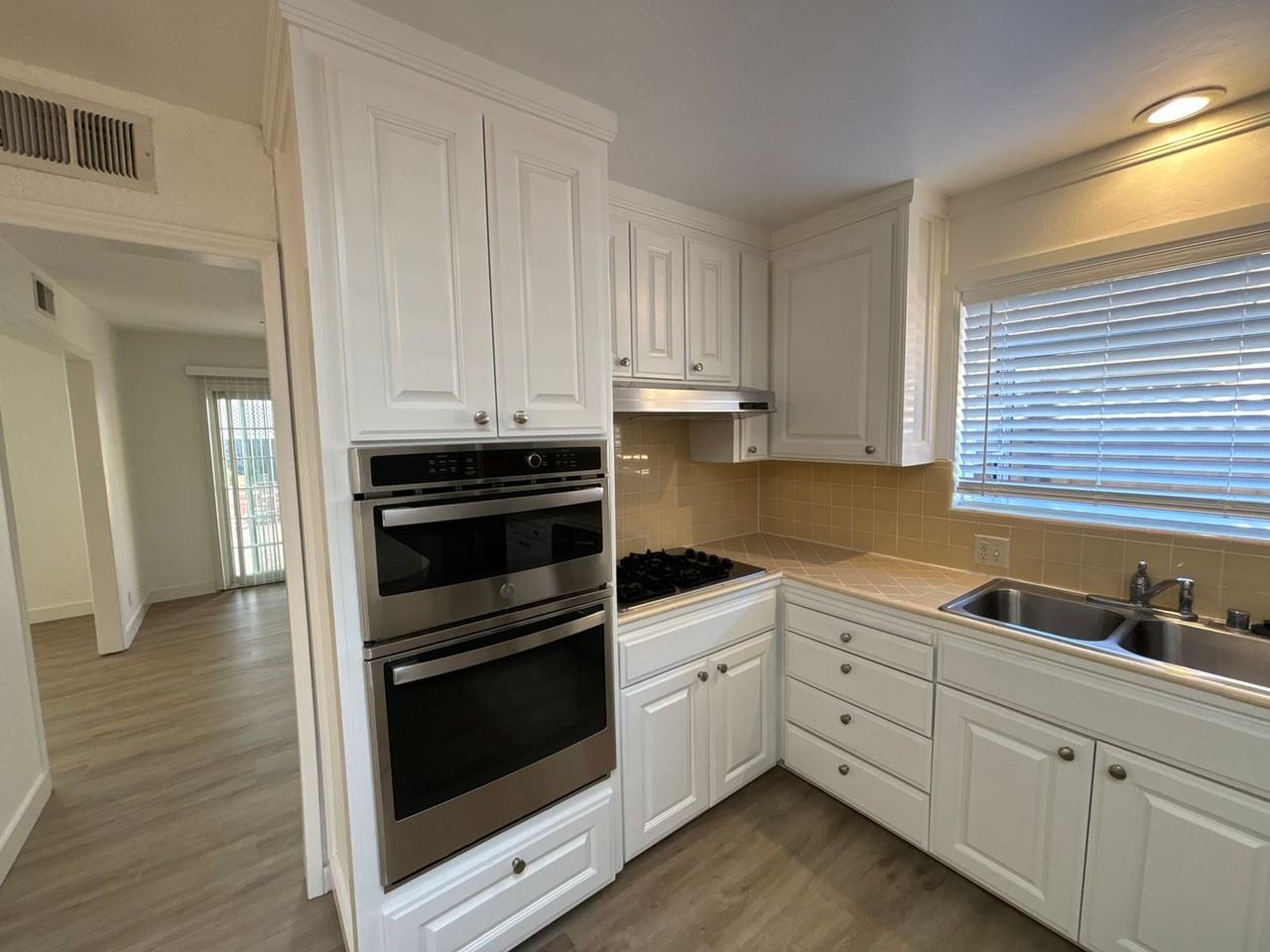 1419 Yolanda Ct - Photo 3 of 25