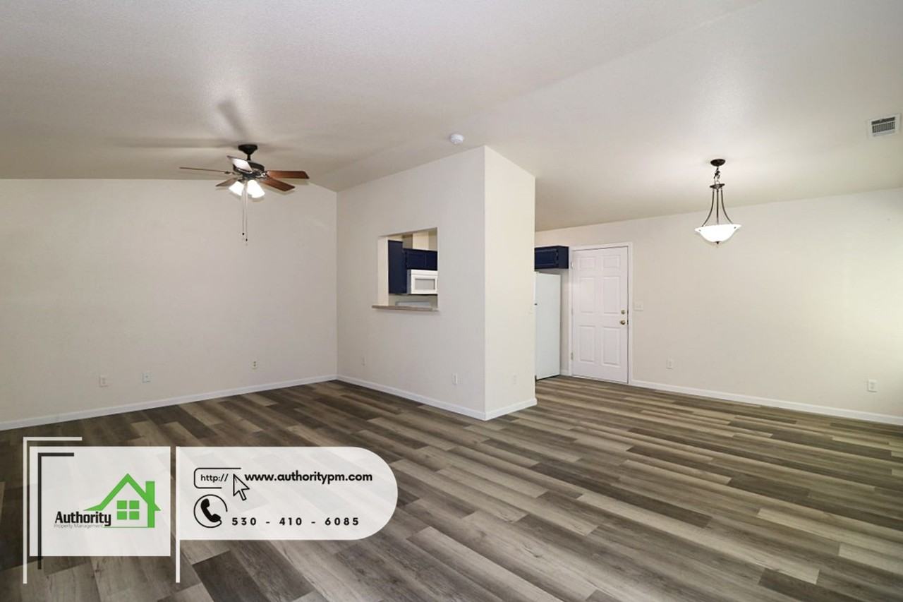 Main St. Joe & Sheila East - Photo 3 of 16