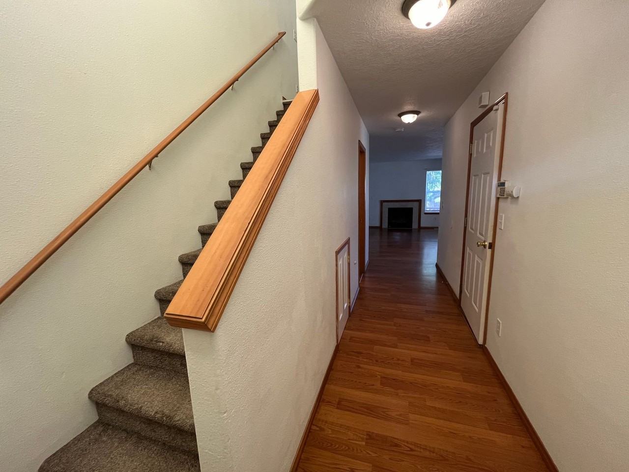 109 Se 84th Ave - Photo 4 of 30