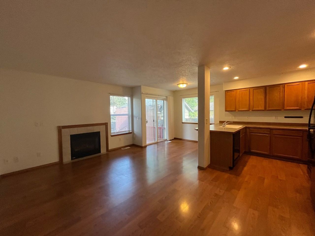 109 Se 84th Ave - Photo 5 of 30