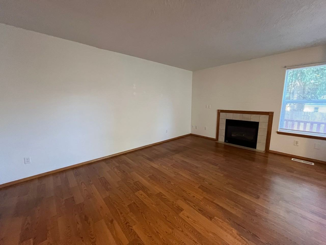 109 Se 84th Ave - Photo 6 of 30