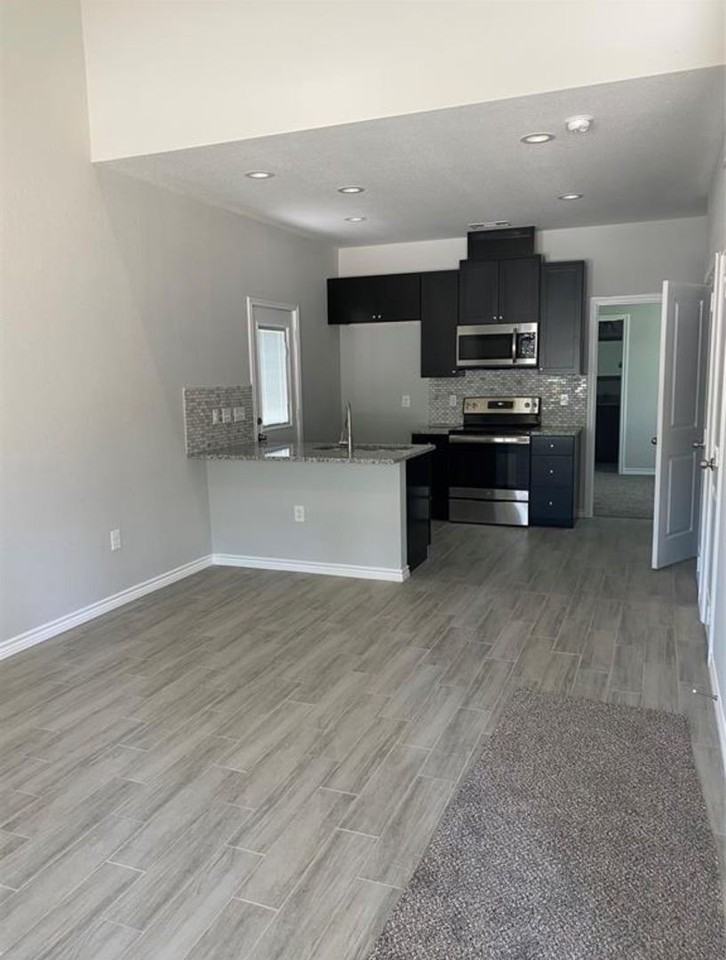 16871 W Ivanhoe - Photo 2 of 11