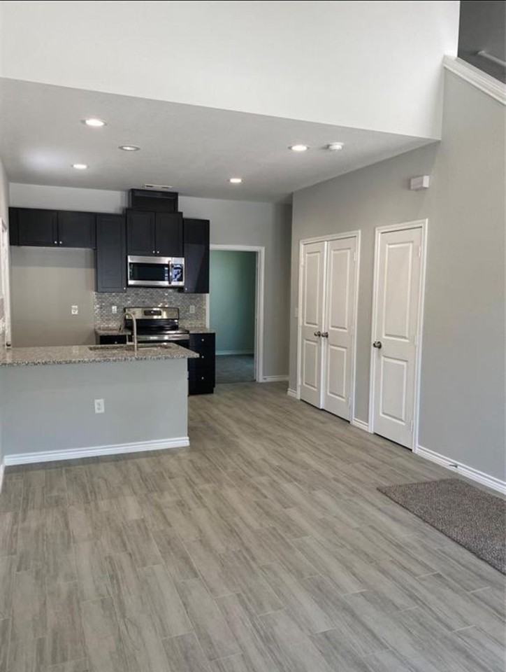 16871 W Ivanhoe - Photo 3 of 11