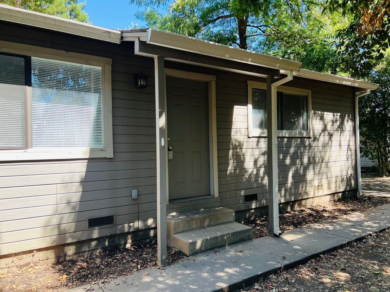 9210 Goodspeed St - Photo 2 of 13