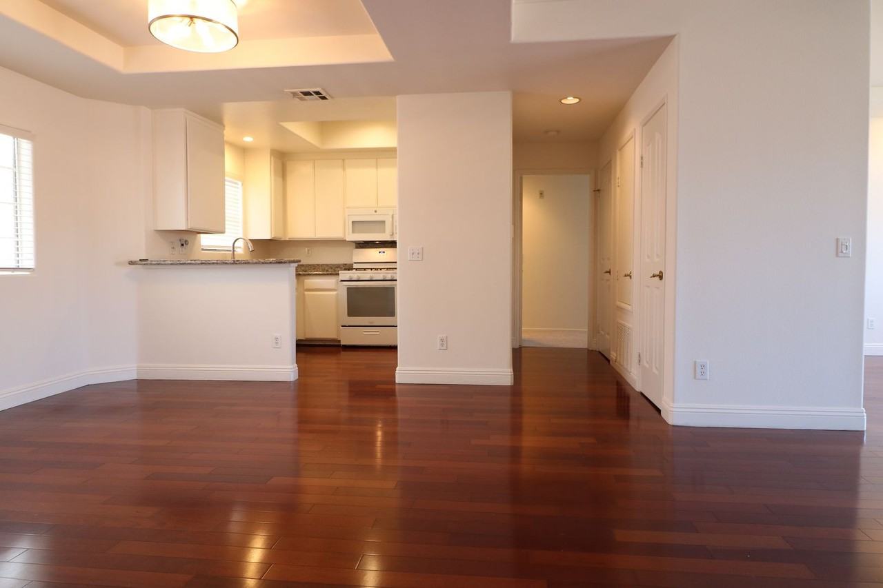 4455 Hazeltine Ave #207 - Photo 5 of 47