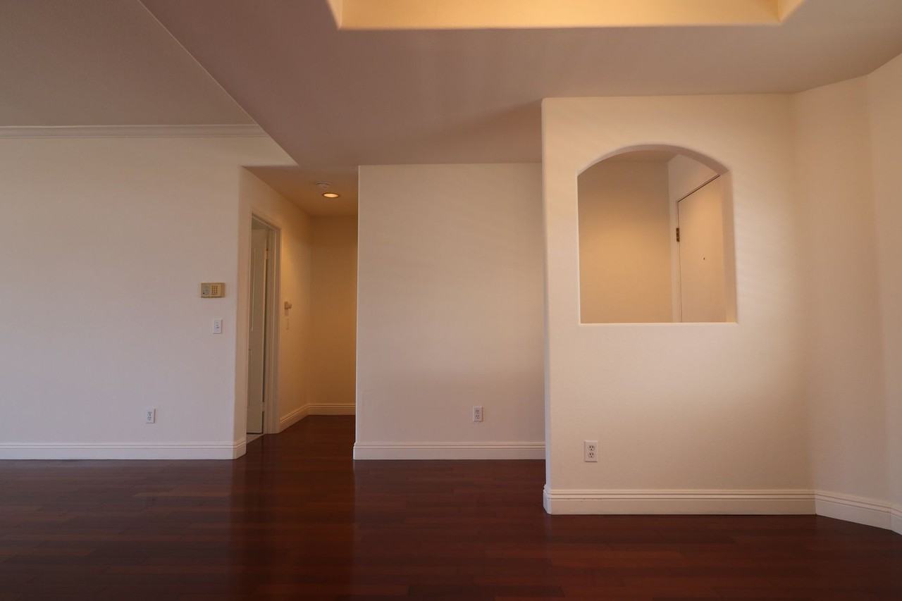 4455 Hazeltine Ave #207 - Photo 6 of 47