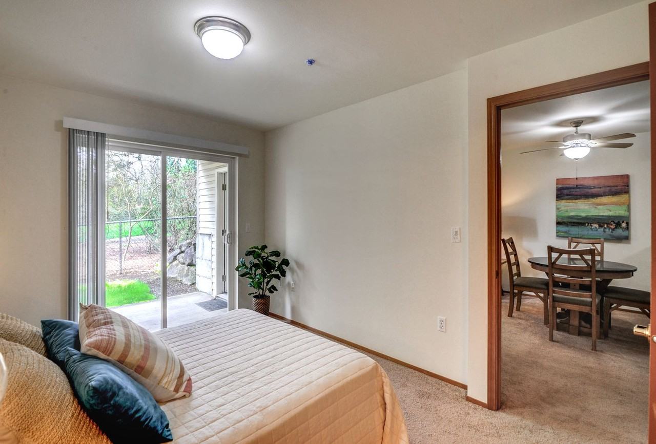 Bright, large end unit 2X2 READY NOW! Cozy gas fireplace!  Free Rent move in special, call today for a tour! - Photo 3 of 31