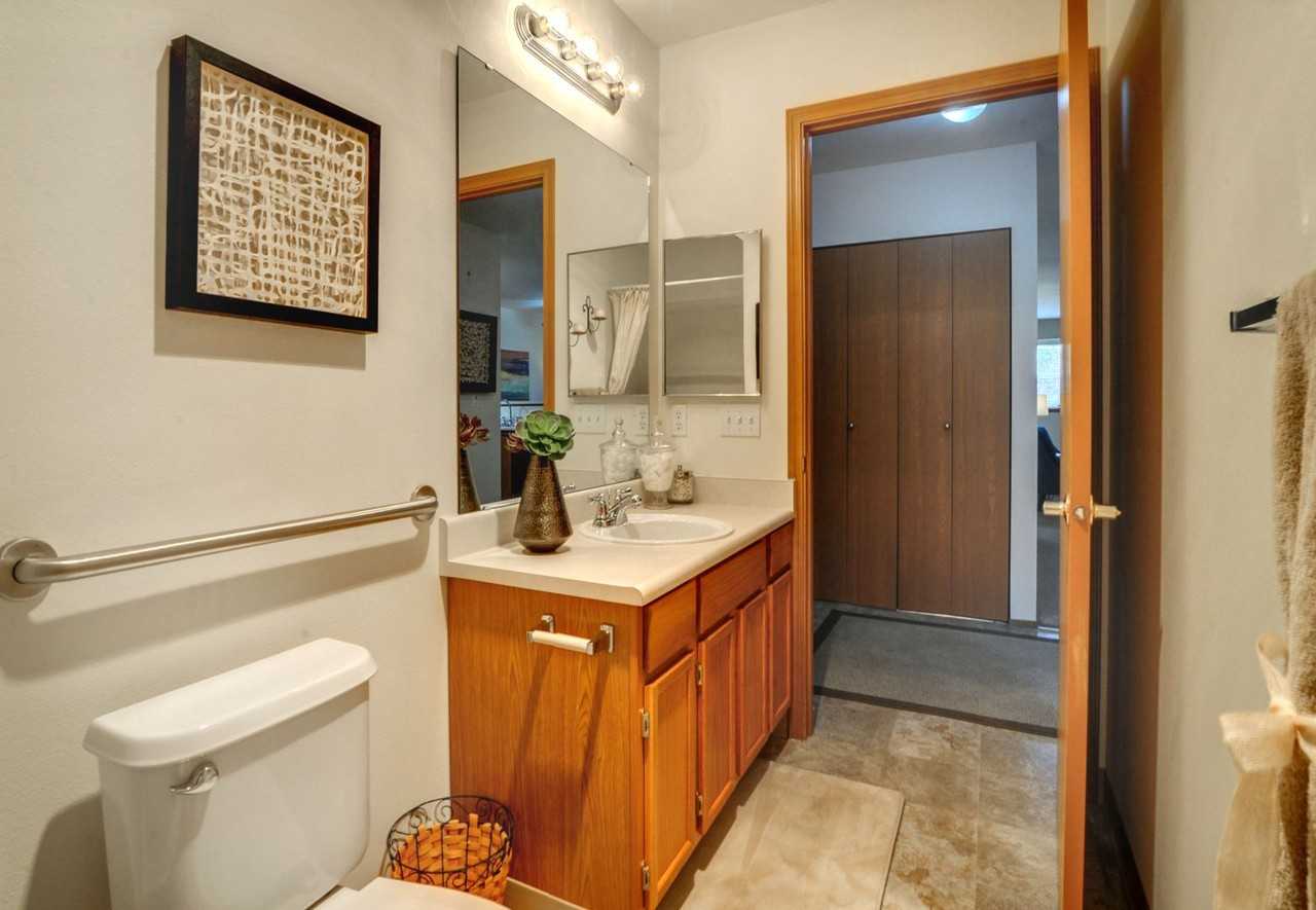 Bright, large end unit 2X2 READY NOW! Cozy gas fireplace!  Free Rent move in special, call today for a tour! - Photo 7 of 31