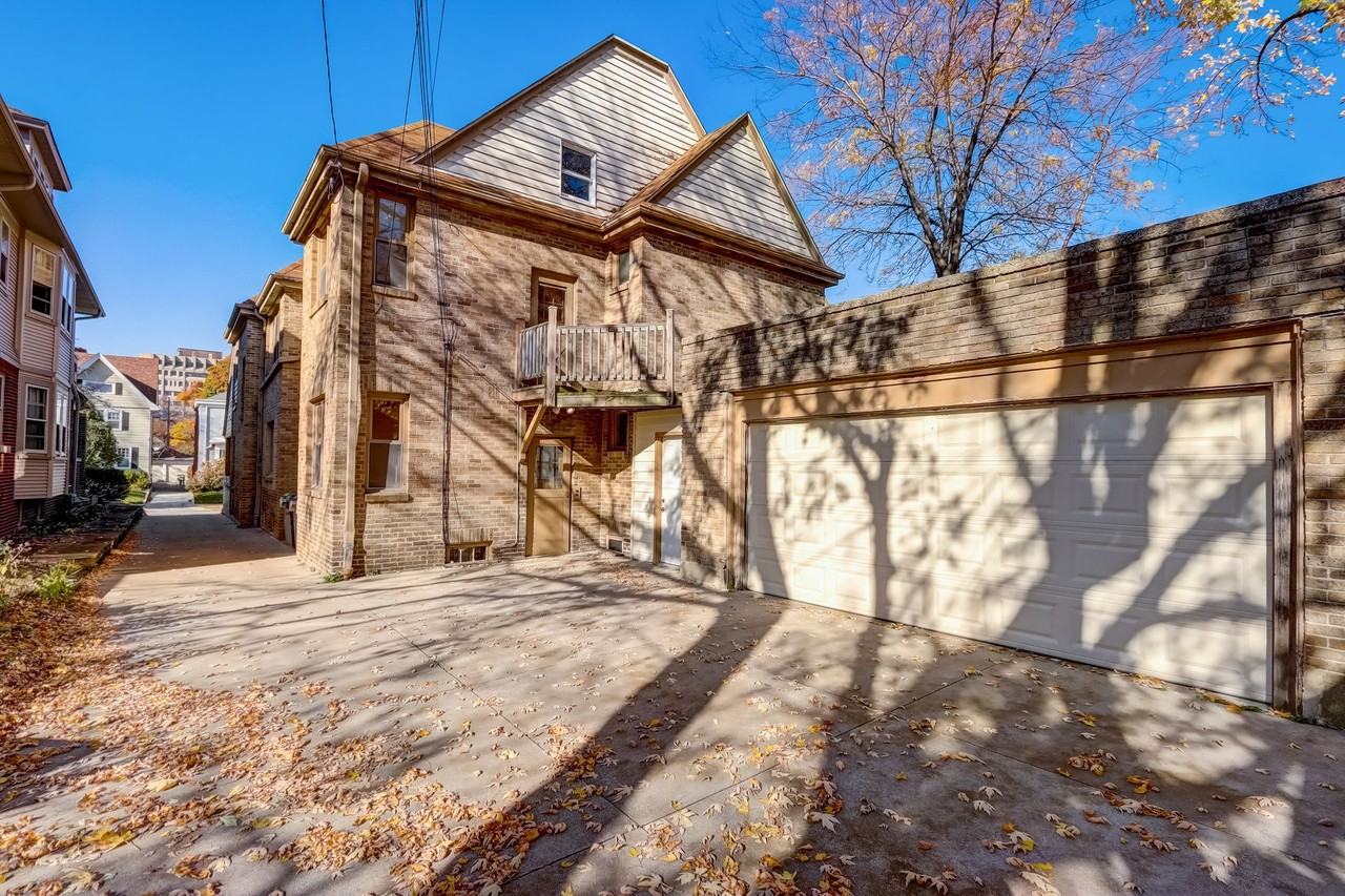 3314 North Hackett Avenue - Photo 2 of 3