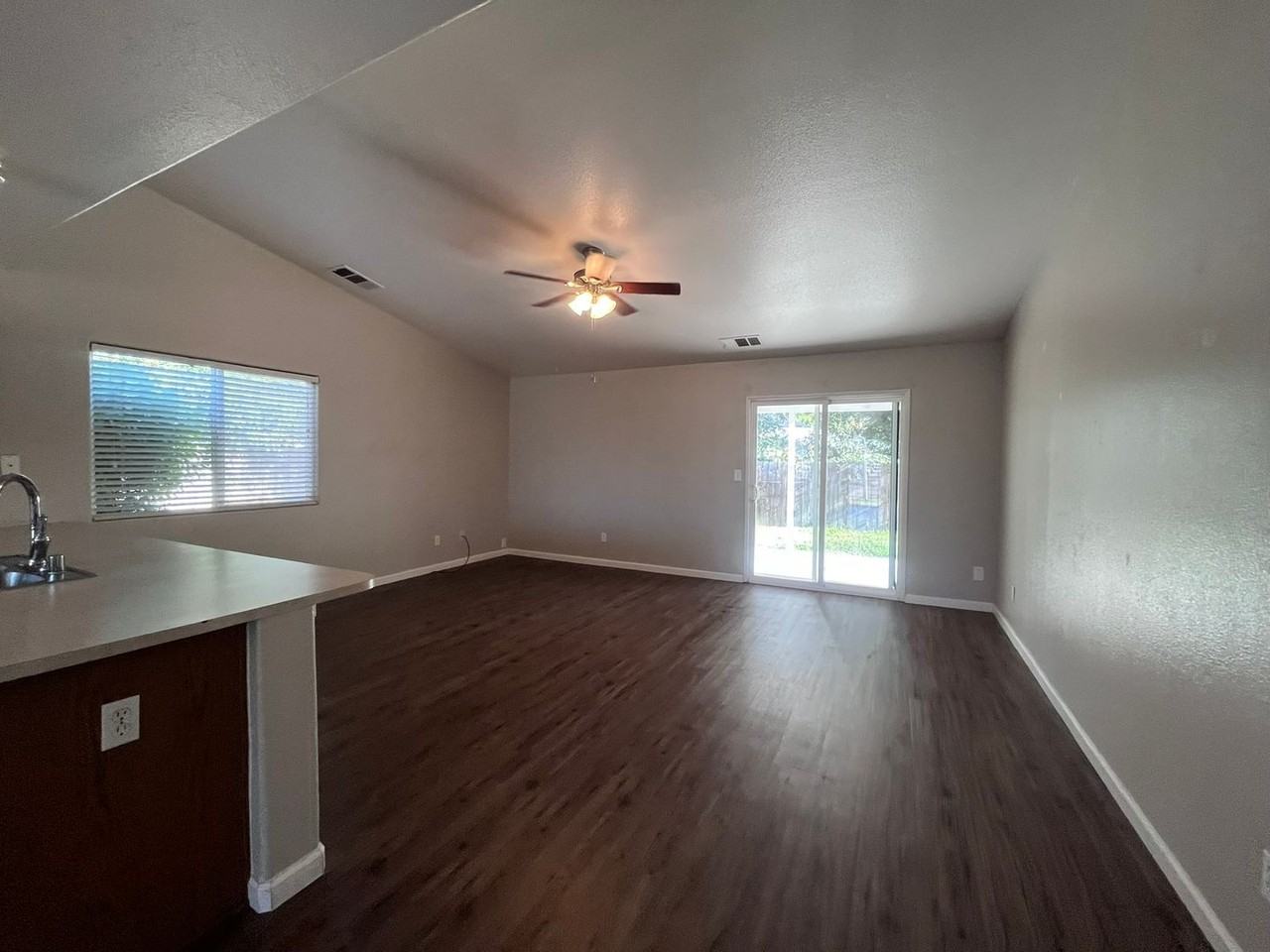 1692 Mount Whitney Ave - Photo 6 of 17