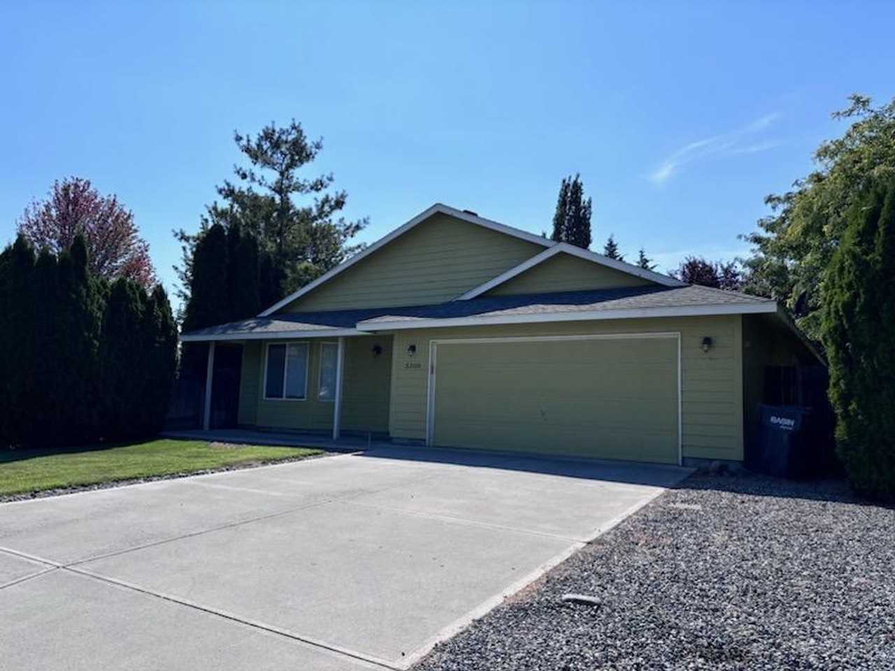 5308 Hornby Ln - Photo 3 of 13