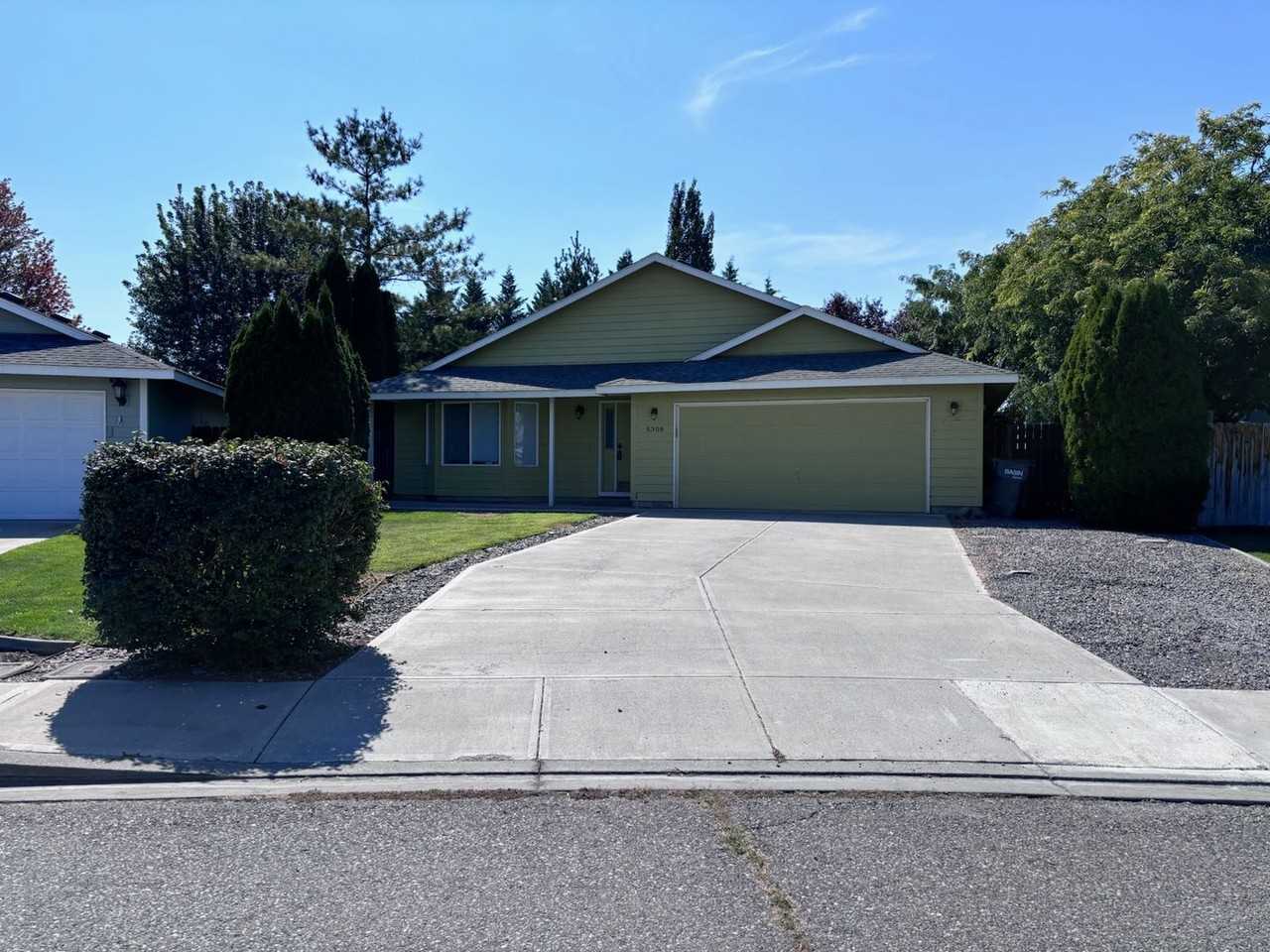 5308 Hornby Ln - Photo 2 of 13