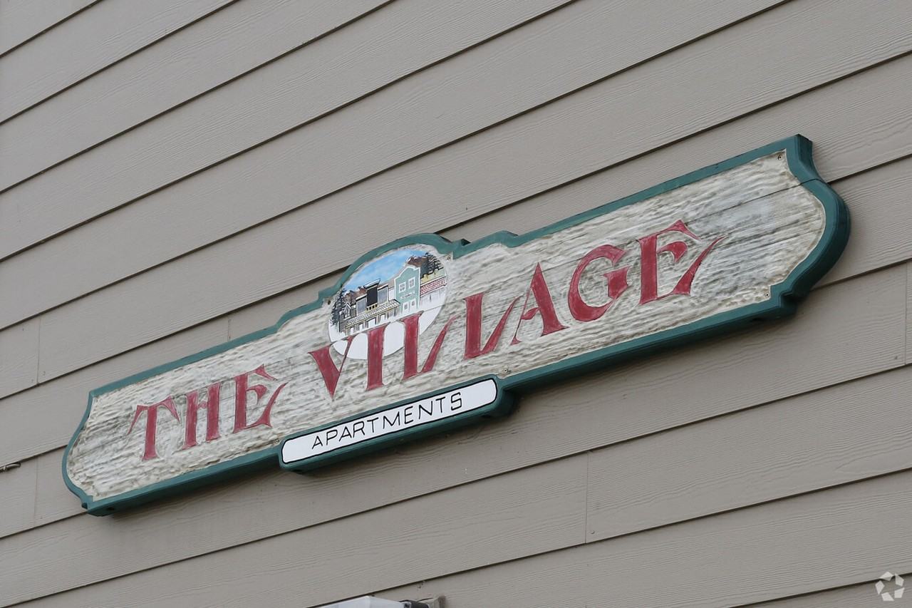 190 - Adams Street Apartments - "The Canoe Club" Bldg 1 - Photo 5 of 16