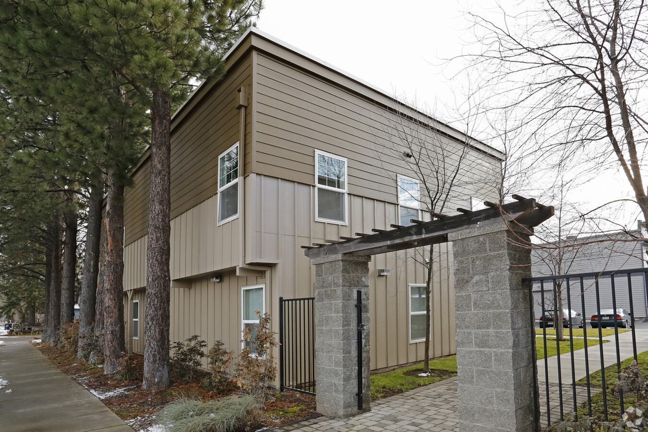 190 - Adams Street Apartments - "The Canoe Club" Bldg 1 - Photo 6 of 16