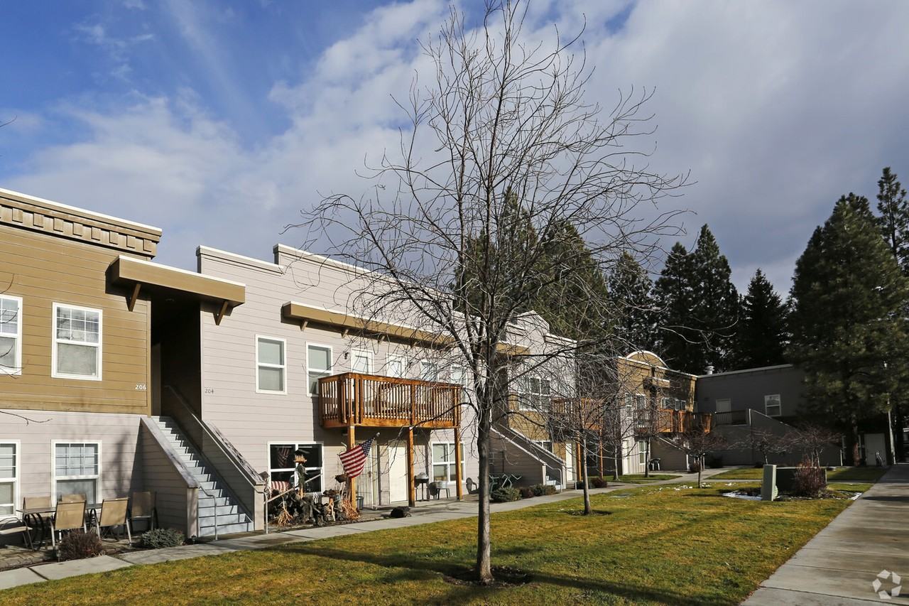 190 - Adams Street Apartments - "The Canoe Club" Bldg 1 - Photo 7 of 16