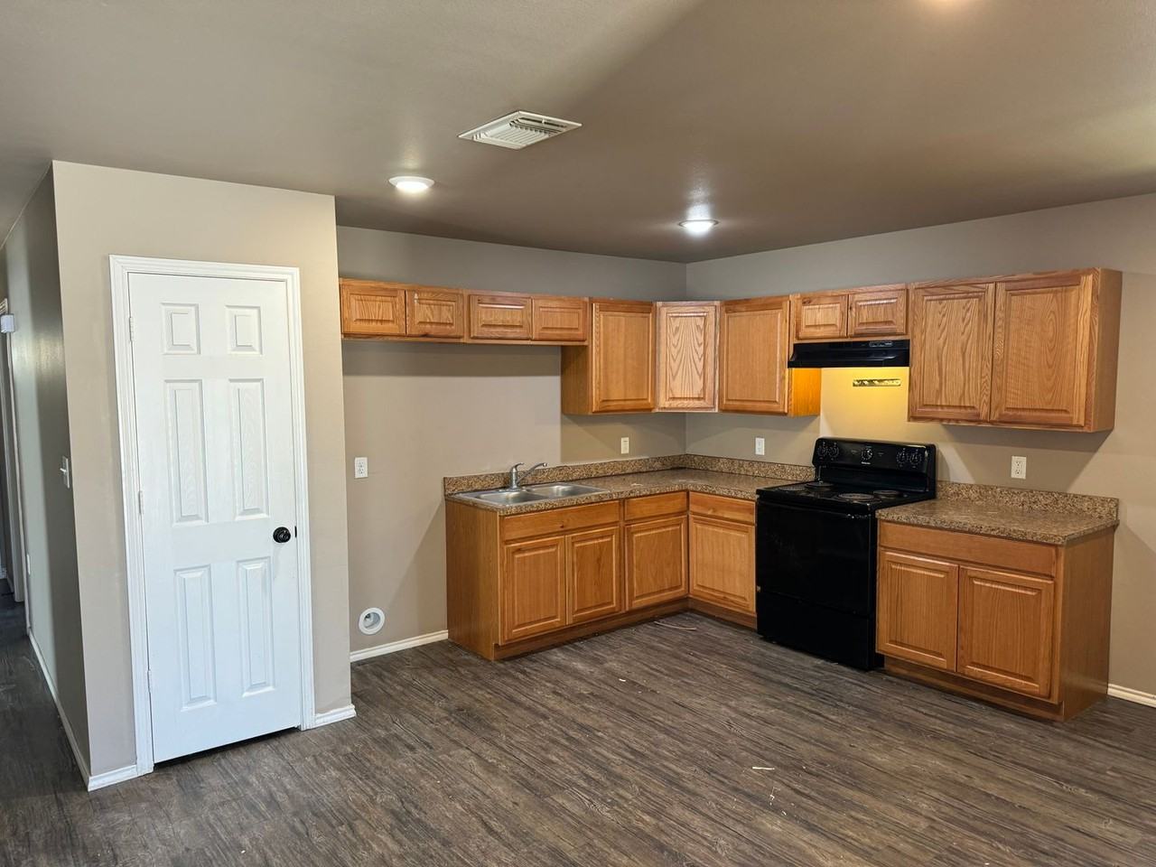 1511 E Auburn St - Photo 3 of 9