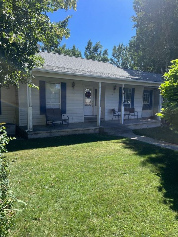 672 E 400 N - Photo 2 of 7