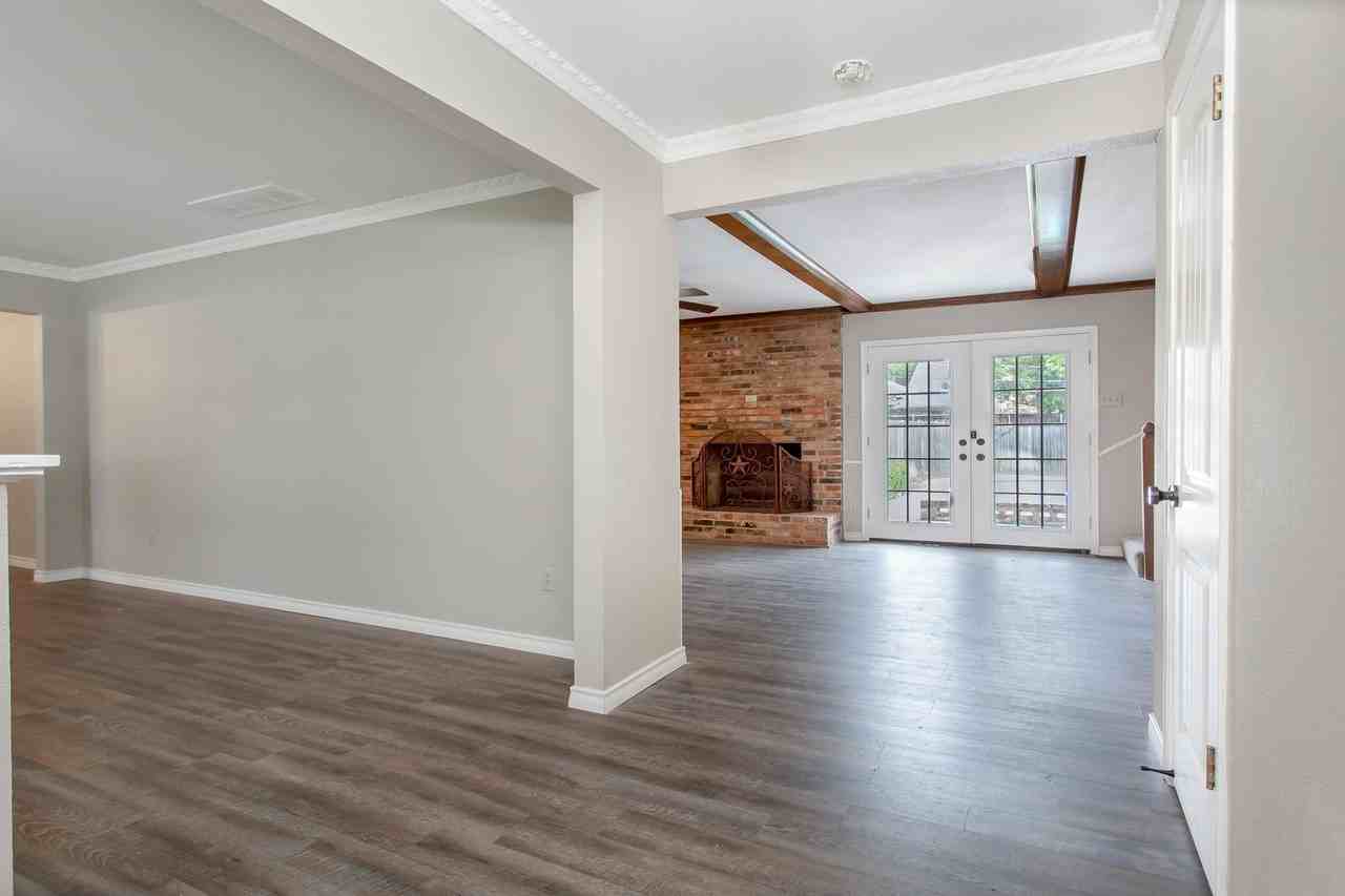 9922 Fieldcrest Dr - Photo 3 of 31