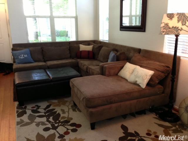 375 Coventry Cir - Photo 3 of 12