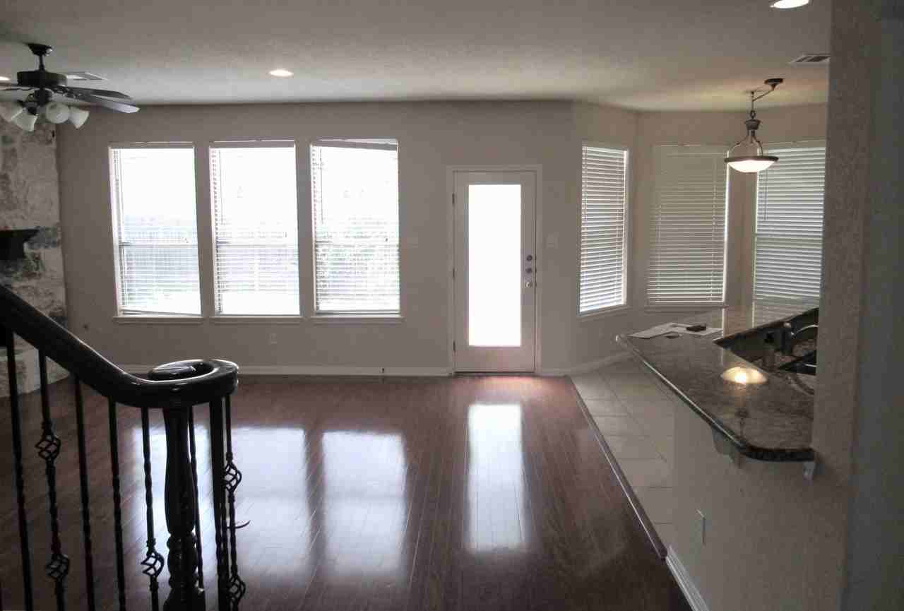 8009 Pamplona Vista Cv - Photo 2 of 14