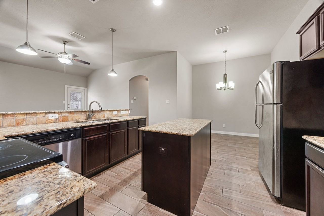 545 Creekside Frst - Photo 7 of 17