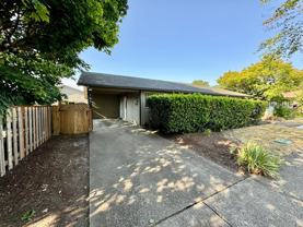 165 Sw Wake Robin Ave - Photo 1 of 1