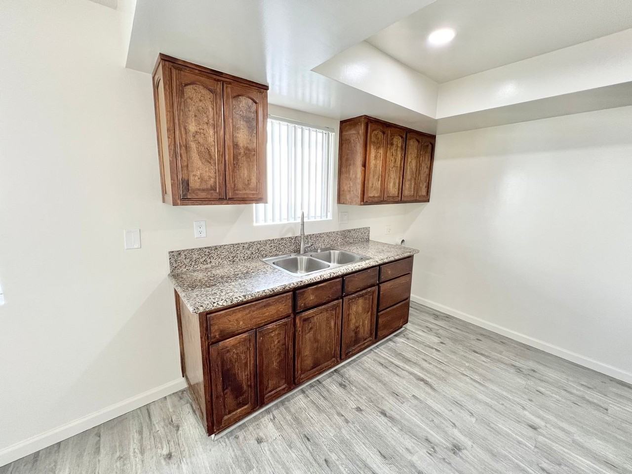 3105 E 6th St - Photo 4 of 19