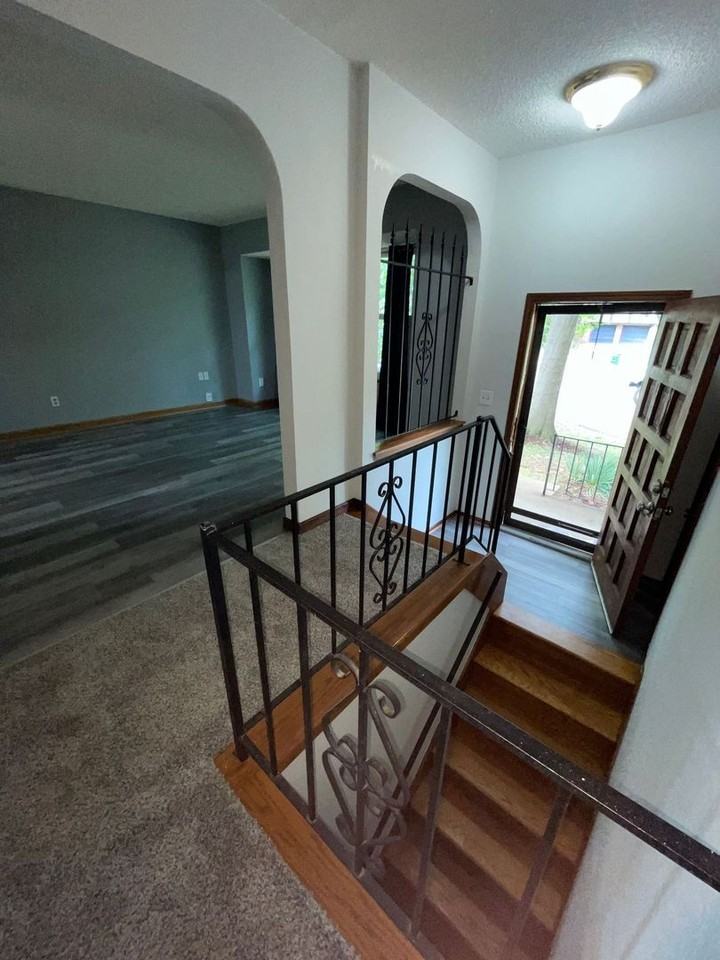 1204 Nw Conway Ct - Photo 3 of 22