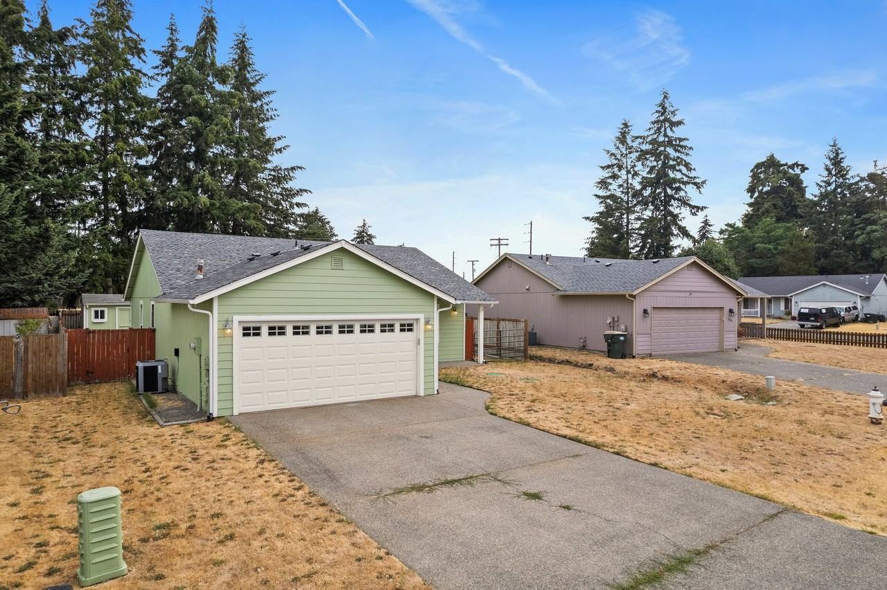 10310 Parkview Loop - Photo 2 of 37