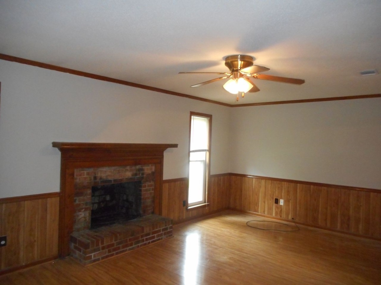 3726 Crest Dr - Photo 5 of 35