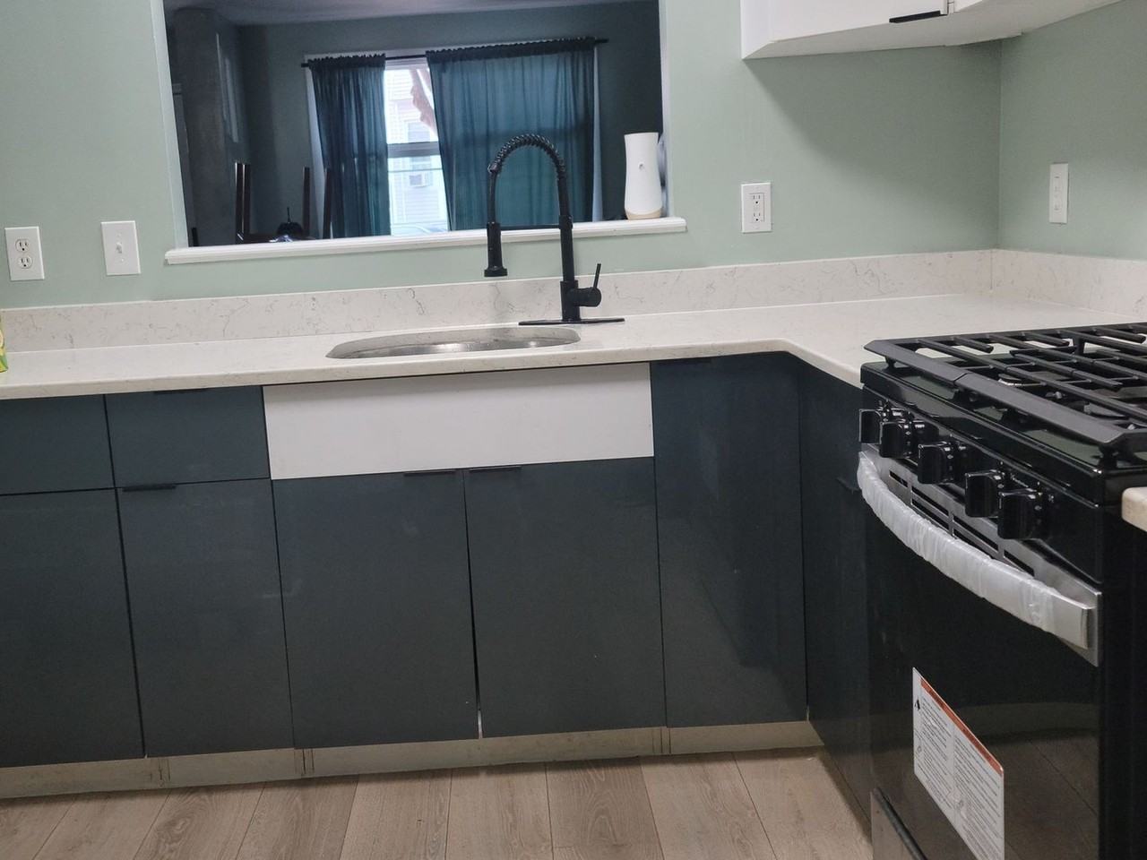 190 Dwight St - Photo 2 of 19