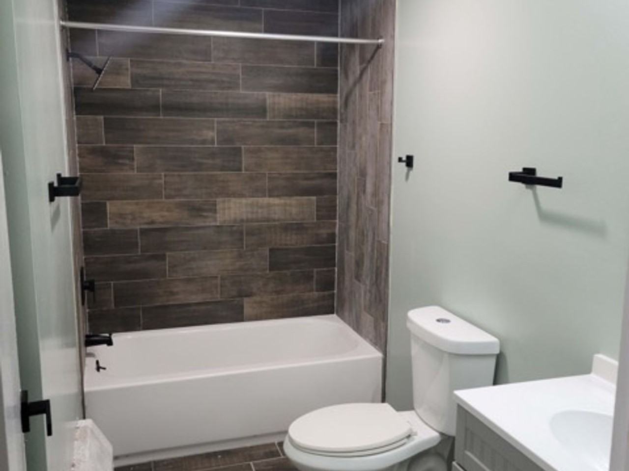 190 Dwight St - Photo 4 of 19
