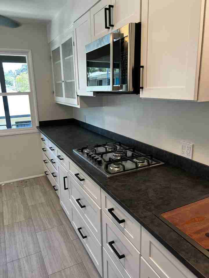 5823 Greenleaf Ave - Photo 7 of 19