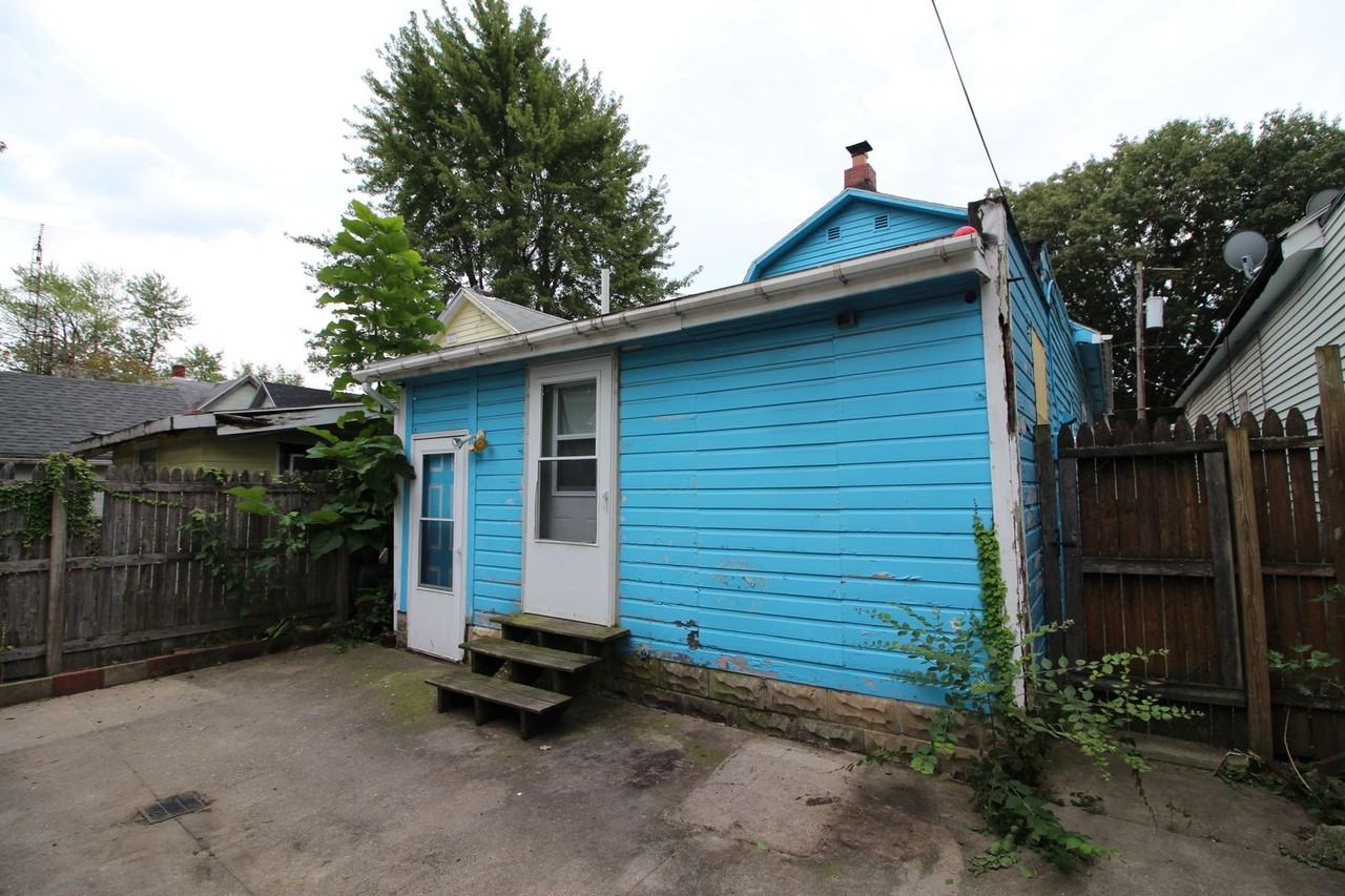 1333 Peck St - Photo 4 of 32