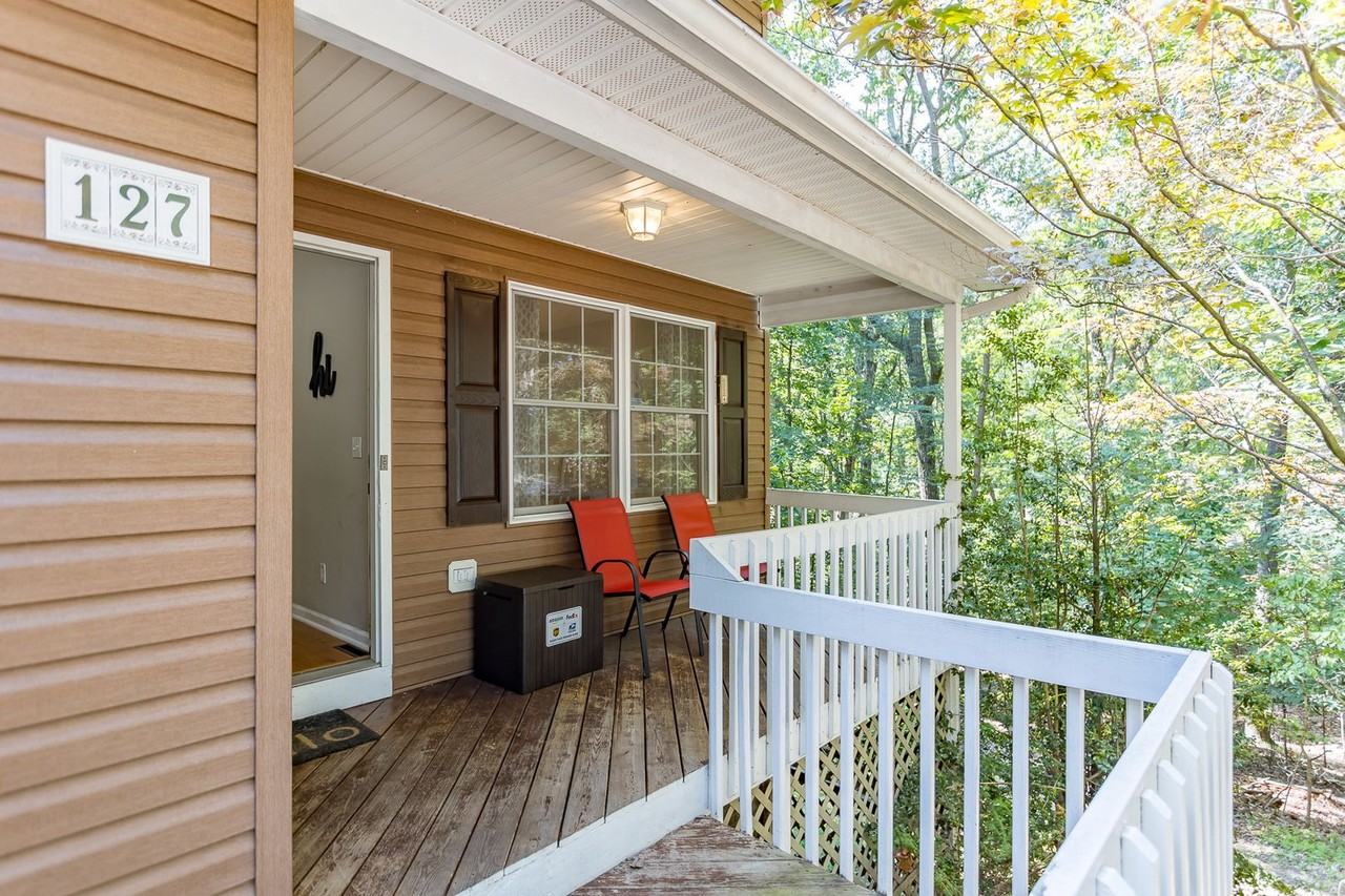 127 Melrose Ct - Photo 3 of 50