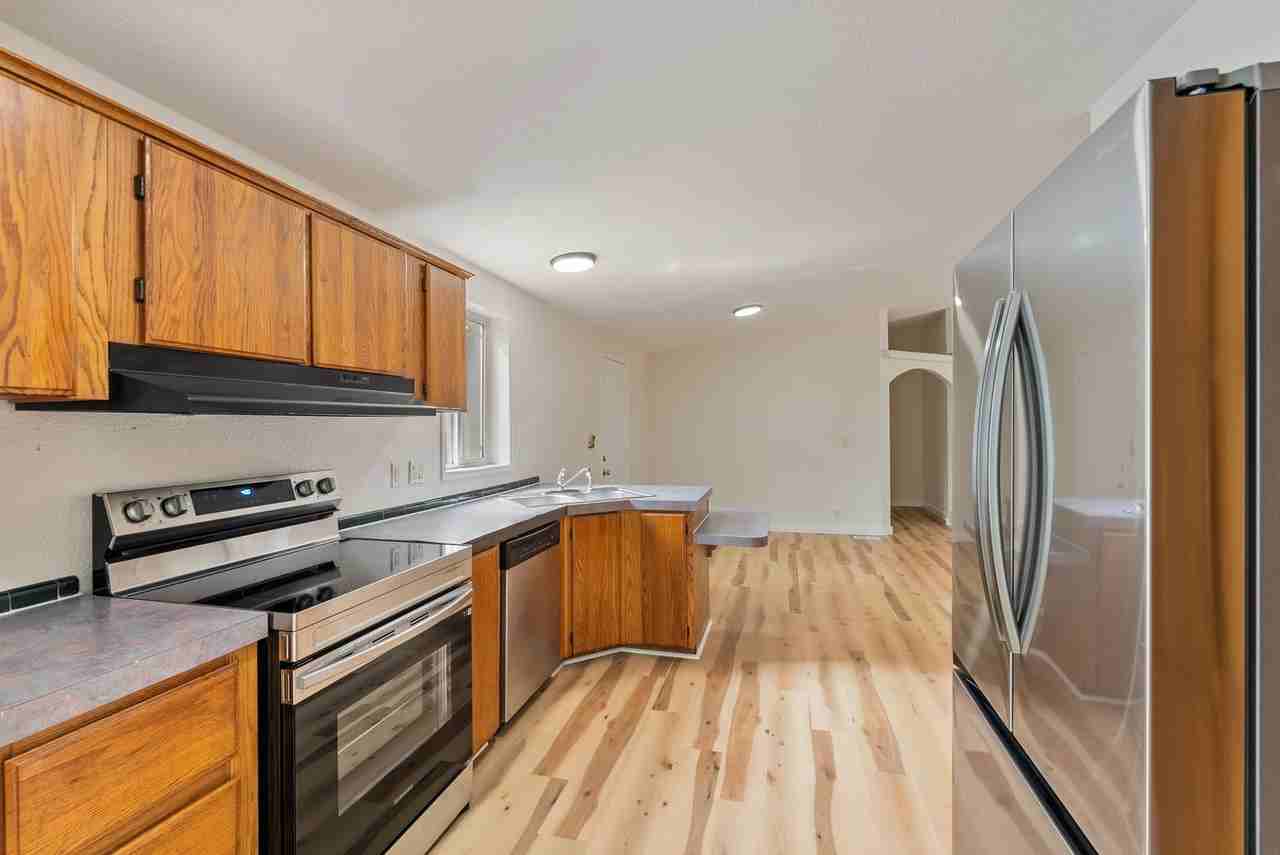 6422 Se 144th Ln - Photo 2 of 34