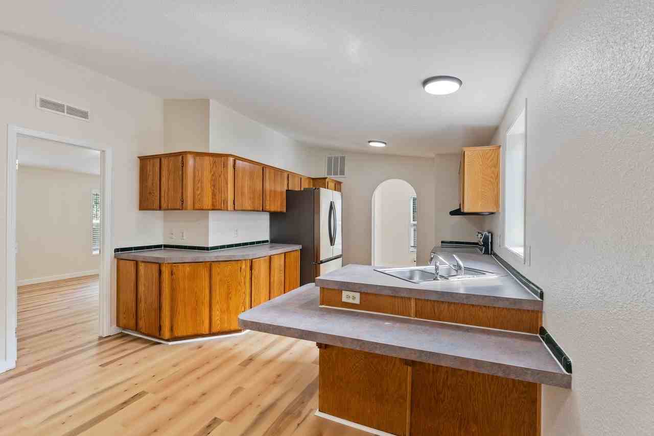 6422 Se 144th Ln - Photo 3 of 34