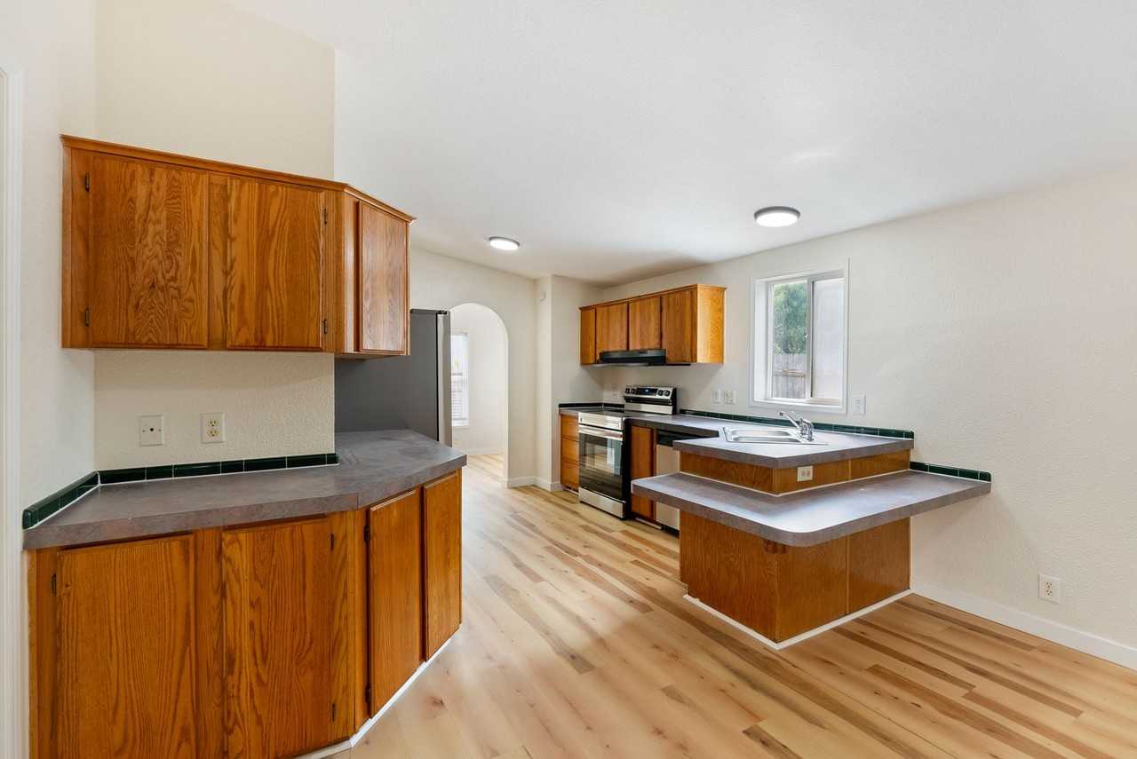 6422 Se 144th Ln - Photo 4 of 34