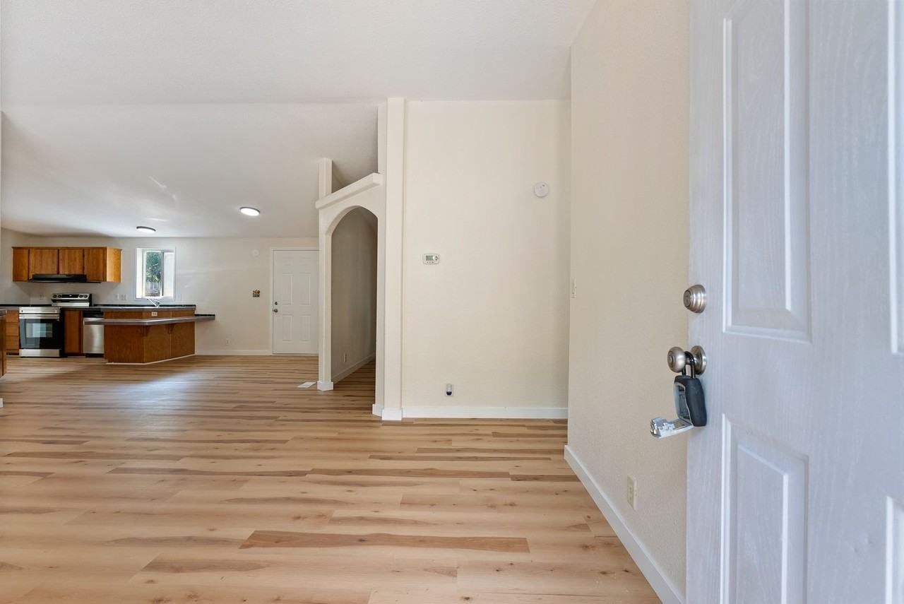 6422 Se 144th Ln - Photo 5 of 34