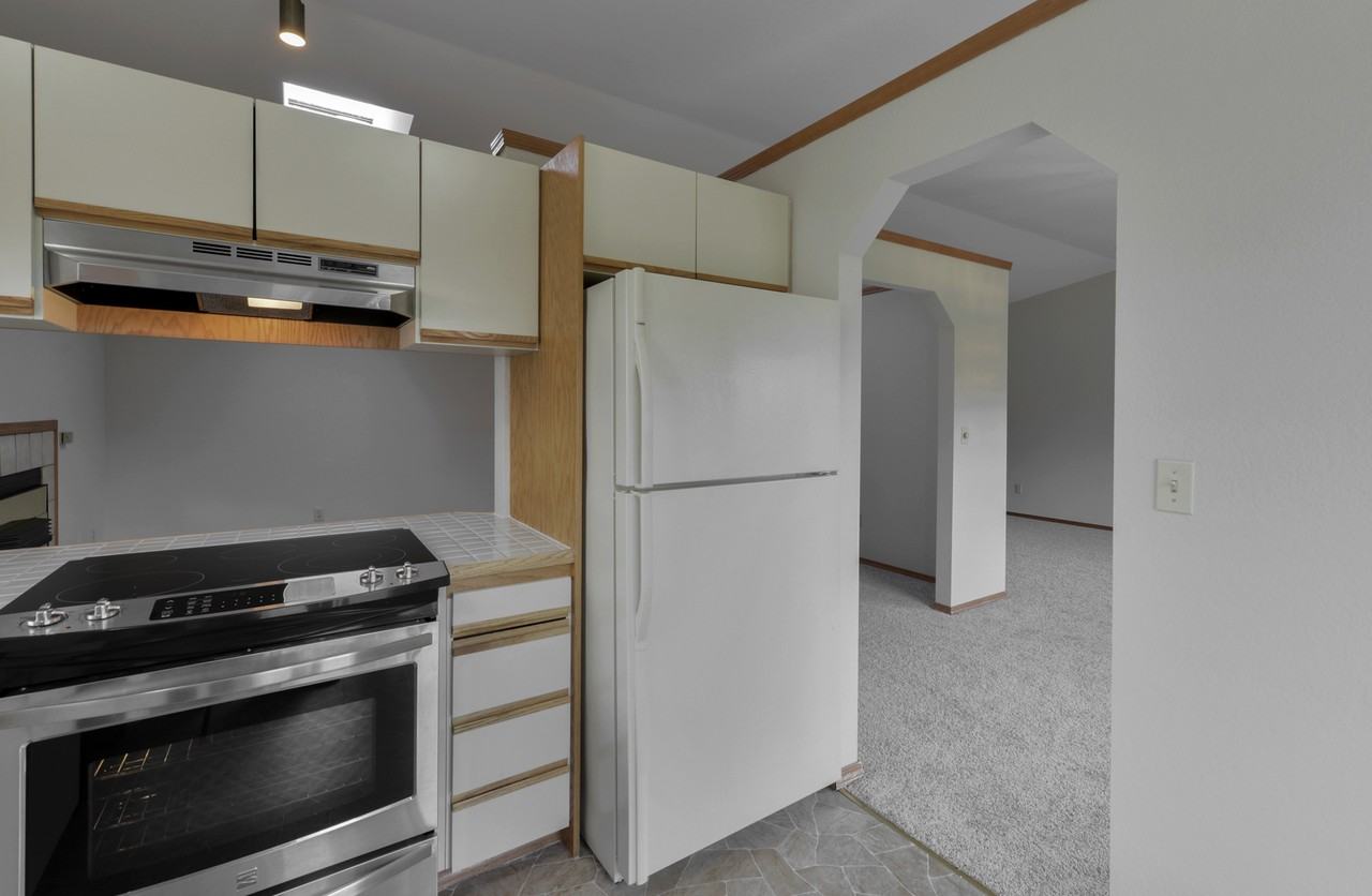 1301 E St Se - Photo 2 of 21