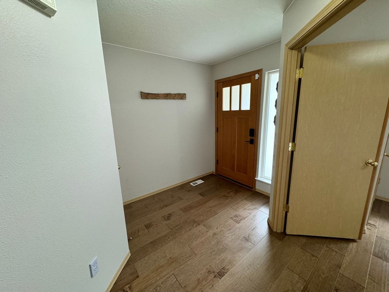 6221 Ne Wasco St - Photo 5 of 41