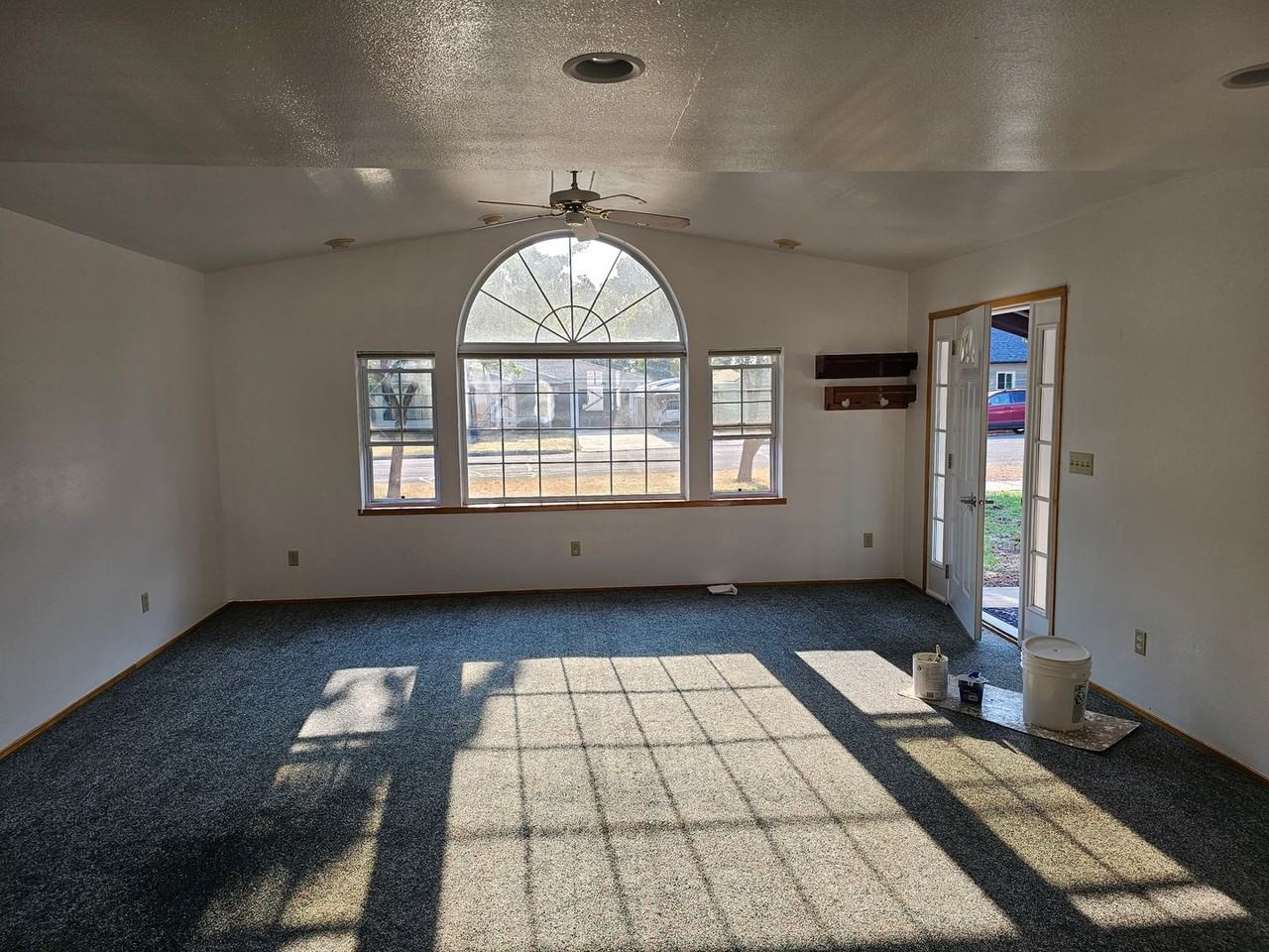 406 2nd St - Photo 3 of 14