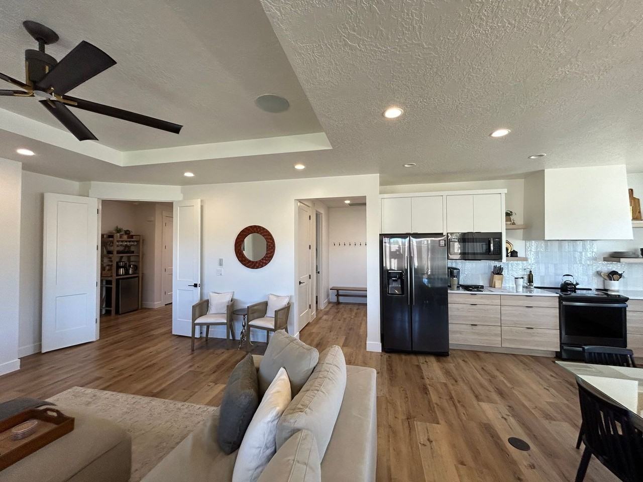 1402 W Shinnecock Cir - Photo 4 of 50