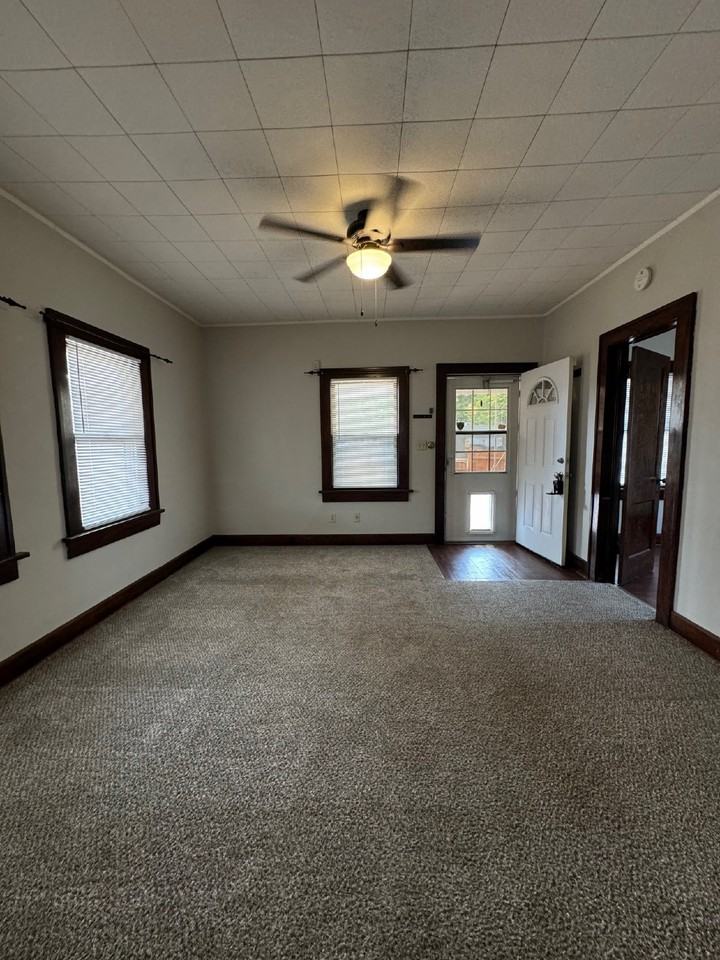 1556 S Palisade St - Photo 6 of 15