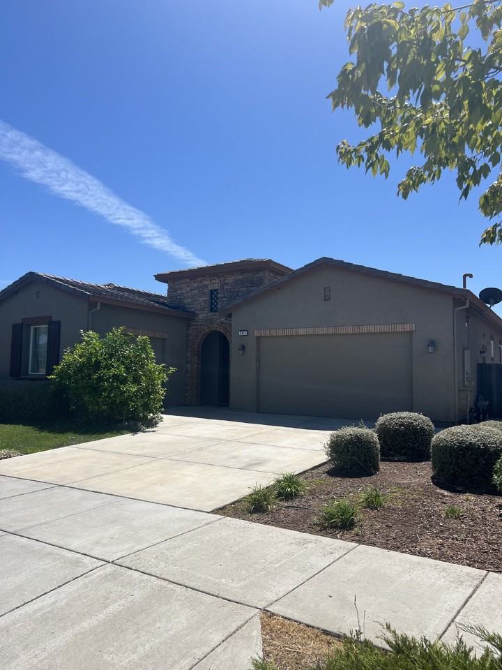 2611 Manresa Shore Ln - Photo 3 of 50